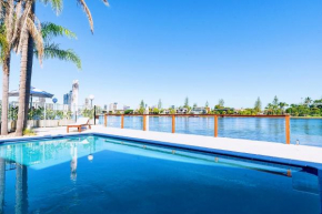 Surfers Paradise Unique 7-Bedrooms Waterfront Holiday Home